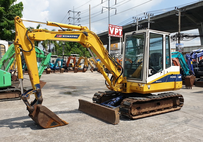 วีพีที แมชชีนเนอรี่ รถแม็คโครเล็ก Komatsu PC40-6